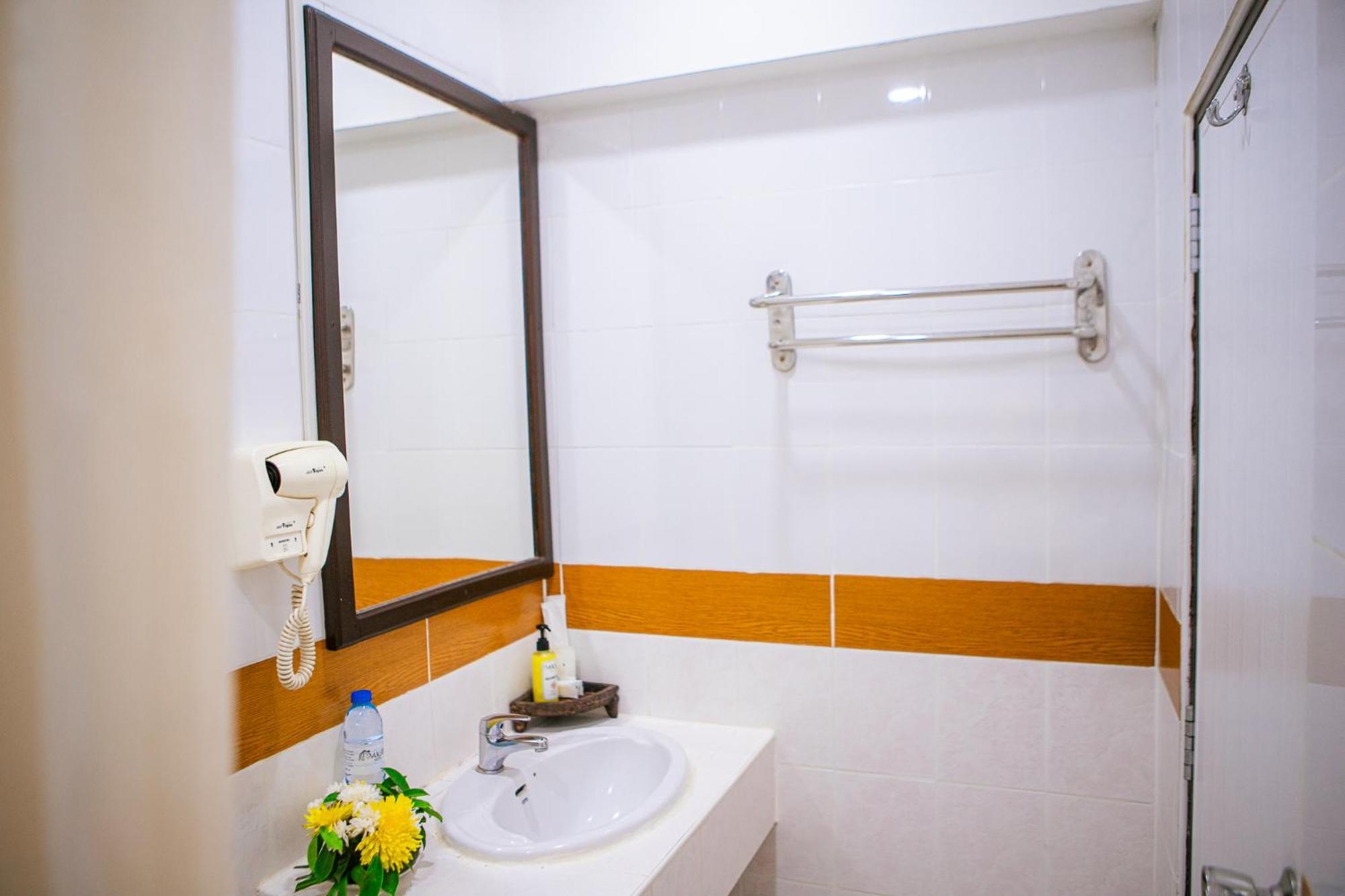Pakse Hotel & Restaurant Luaran gambar